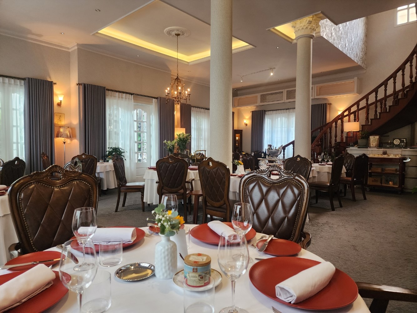 A refined French dining experience offering exquisite gourmet dishes in a luxurious setting 